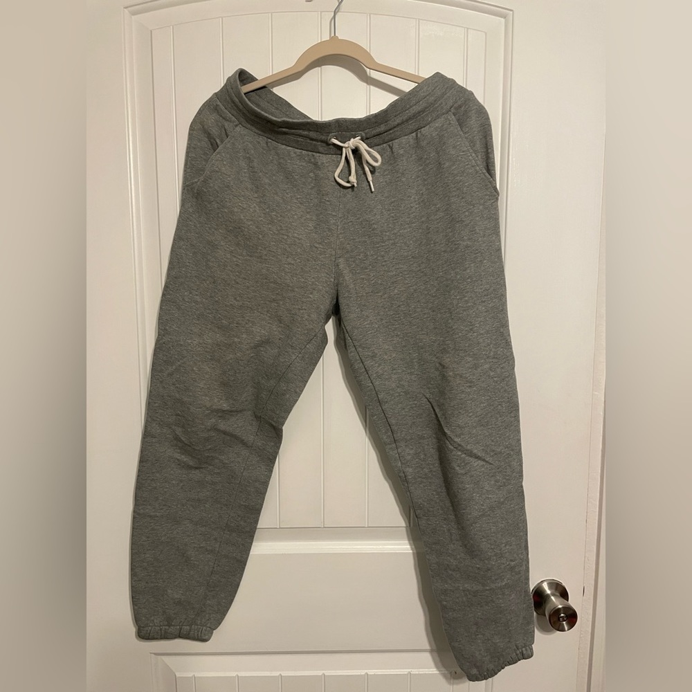 GREY DRAWSTRING SWEATPANTS
